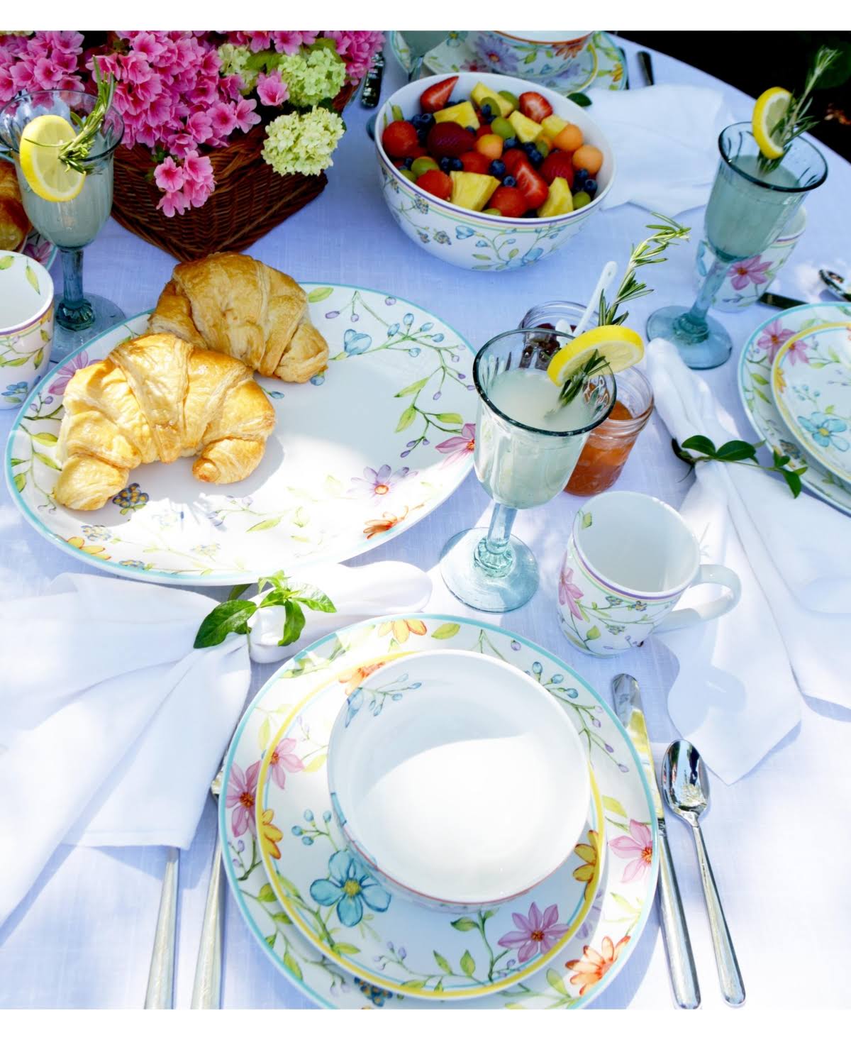16 Piece Multicolor Dinnerware Set L419150