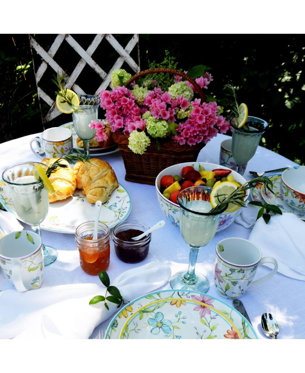 16 Piece Multicolor Dinnerware Set L419150