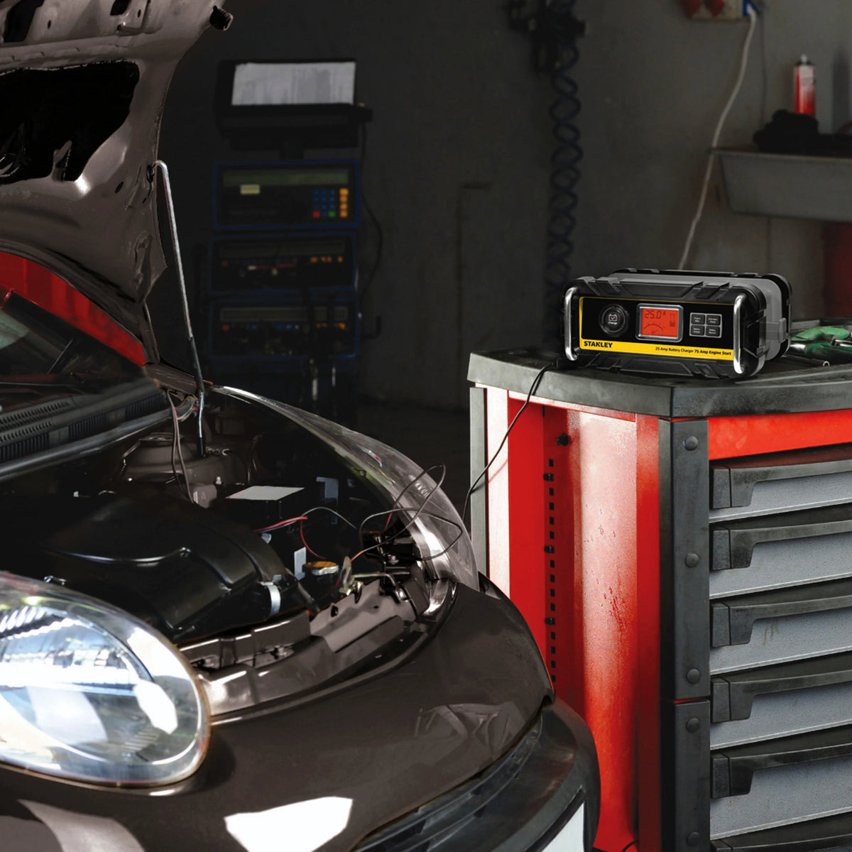 Battery Charger/Maintainer With Engine Start H105598
