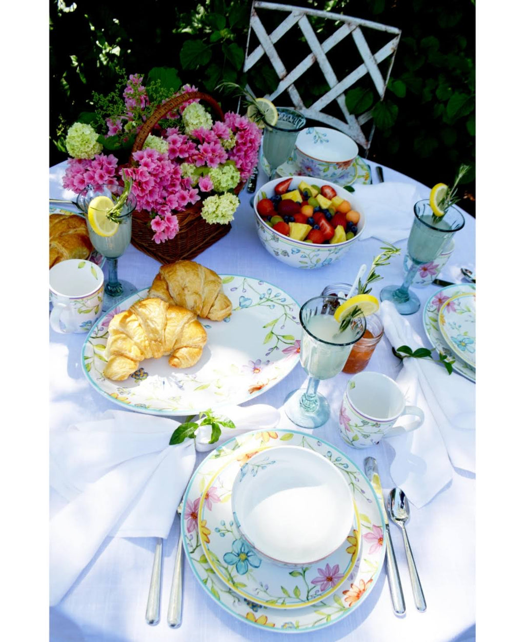 16 Piece Multicolor Dinnerware Set L419150
