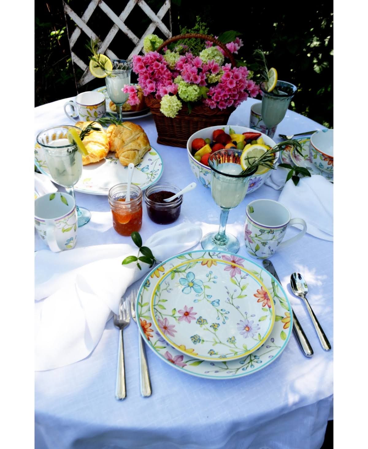 16 Piece Multicolor Dinnerware Set L419150